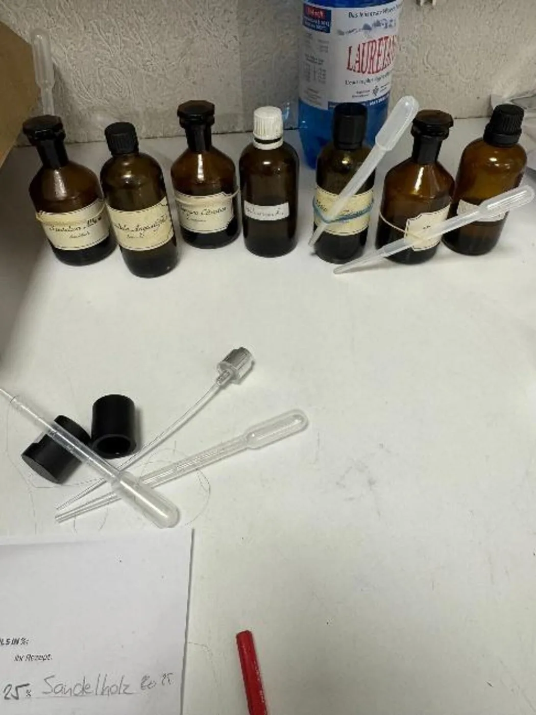 Apothekerflaschen mit den Ölen